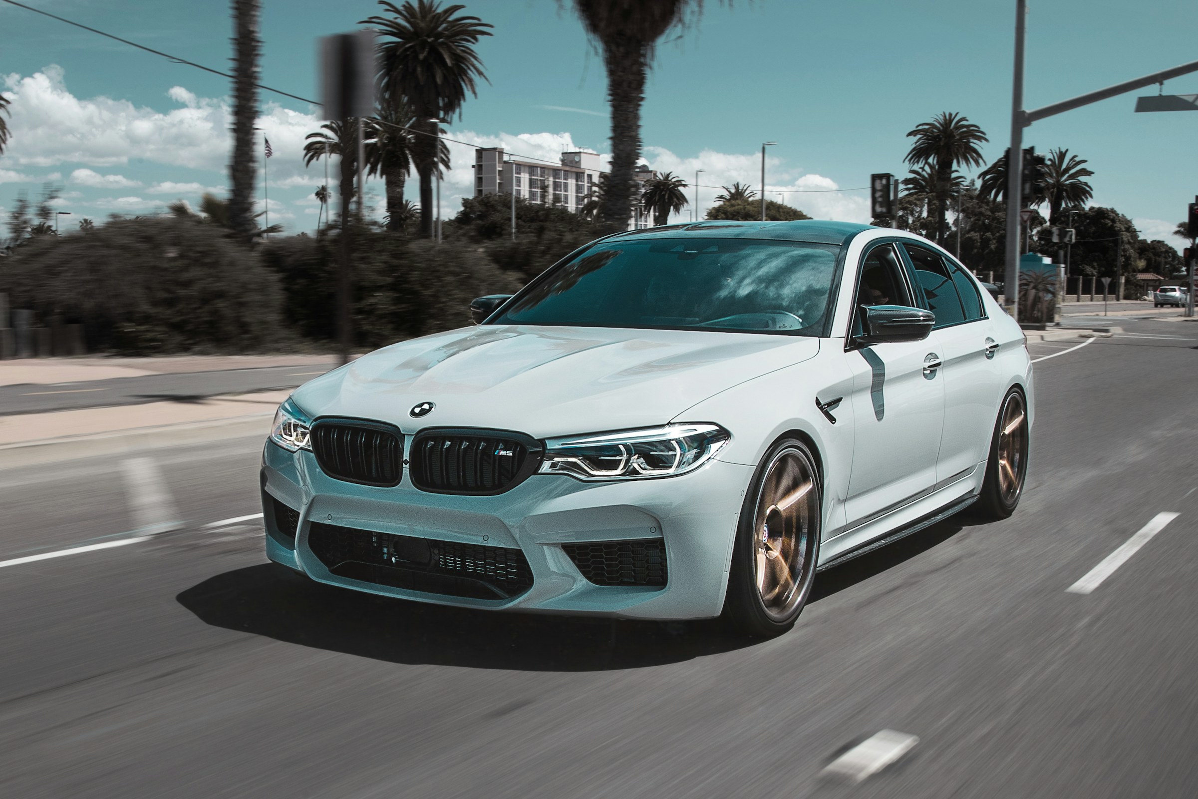 BMW M5 podczas jazdy
